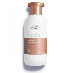 Шампоан за интензивно възстановяване на суха и увредена коса WELLA Fusion Shampoo 250ml