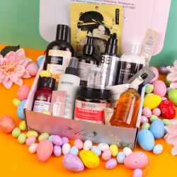 EASTER BOX ЛИМИТИРАНА КУТИЯ С ПРОДУКТИ ЗА КОСА, ГРИМ И АКСЕСОАРИ ЗА ВЕЛИКДЕН