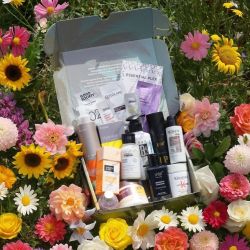 SUMMER BOX ЛИМИТИРАНА КУТИЯ С ТОП ПРОДУКТИ ЗА КОСА И АКСЕСОАРИ 