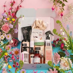 ARLEN SPRING BOX - ЛИМИТИРАНА ПОДАРЪЧНА КУТИЯ С ПРОДУКТИ ЗА КОСА И АКСЕСОАРИ