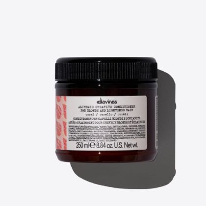 Пигментиращ балсам в цвят корал за руса или изсветлена коса Davines Alchemic conditioner Coral  250 мл