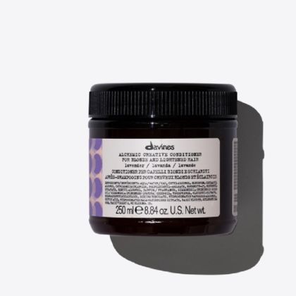 Пигментиращ балсам в цвят лавандула за светлоруса до платинено руса коса  Davines Alchemic conditioner Lavender 250 мл
