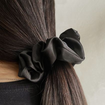 Сатенено скрънчи ластик за коса Arlen.bg Scrunchie