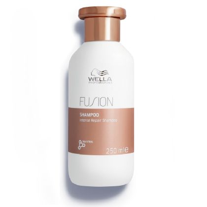 Шампоан за интензивно възстановяване на суха и увредена коса WELLA Fusion Shampoo 250ml