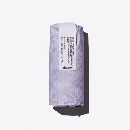 Спрей основа за сешоар за плътност и обем Davines More Inside Heat Protectant Blowout Primer 250ml
