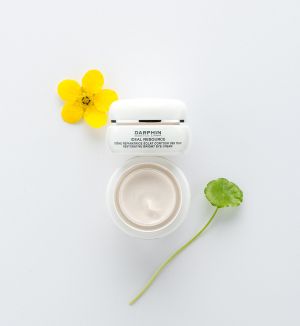 Възстановяващ и изсветляващ околоочен крем DARPHIN Ideal Resource Restorative Bright Eye Cream 15мл. 