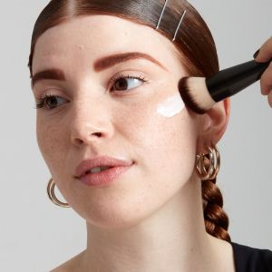 Основа за грим със слънцезащита NYX Bare With Me Hemp Sunscreen SPF30