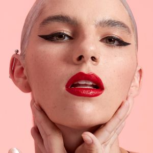Течна очна линия NYX Epic Wear Semi Perm