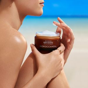 Дълбоко хидратиращо суфле за тяло с кехлибар и сладки цветя Moroccanoil Body Souffle FRAGRANCE ORIGINALE 200ML 
