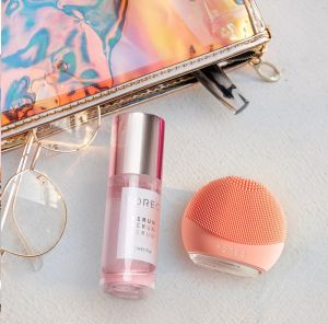 Почистващ масажор за лице FOREO LUNA 4 GO Peach Perfect