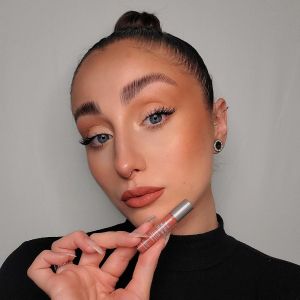 Течно червило с матиращ ефект Meet Matt(e) Hughes Generous by theBalm 6.5ml
