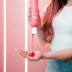 Комплект шампоан и балсам розова лимонада за бляскава розова нотка на косата Milk_Shake Pink Lemonade 