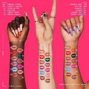 Матово течно червило с масло от ший и какаово масло NYX Smooth Whip Matte Lip Cream 4мл