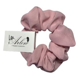 Сатенено скрънчи ластик за коса розово Arlen.bg Scrunchie