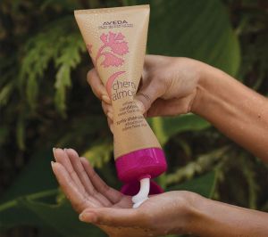 Хидратиращ и подхранващ балсам за блясък и плътност Aveda Cherry Almond Conditioner 200ml