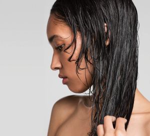 Хидратираща гел-маска за коса за мекота и блясък Paul Mitchell Clear Essential Jelly Mask 202g