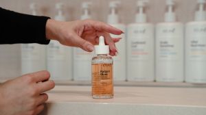 Термозащитен еликсир до 230°C.за интензивен блясък и стъклена коса Keune Care Radiant Gloss Illume Infusion 100ml