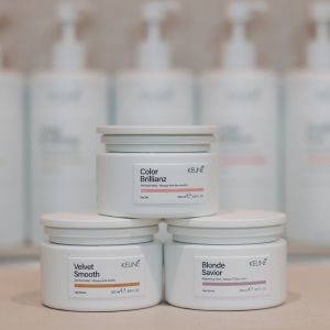 Озаряваща маска за незабавно възстановяване на изрусена коса Keune Care Blonde Savior Brightening Mask 250ml