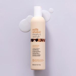 Подхранващ шампоан за суха, чуплива и цъфтяща коса milk_shake  Integrity & Strength Nourishing Shampoo 300ml