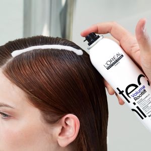 Спрей-пяна за обем в корените със средна фиксация Loreal Tecni Art Volume Volume Rootlift Mousse 250ml