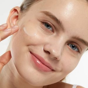 Стягащ серум против широки пори и омазняване Medicube Zero Pore Serum 37ml