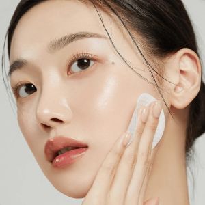 Ексфолиращи и почистващи тампони против пори и омазняване с AHA + BHA Medicube Zero Pore Pad 2.0 70бр 