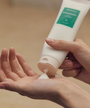 Възстановяваща терапия с розмарин за суха и увредена коса AROMATICA Rosemary 3-In-1 Treatment 160ml